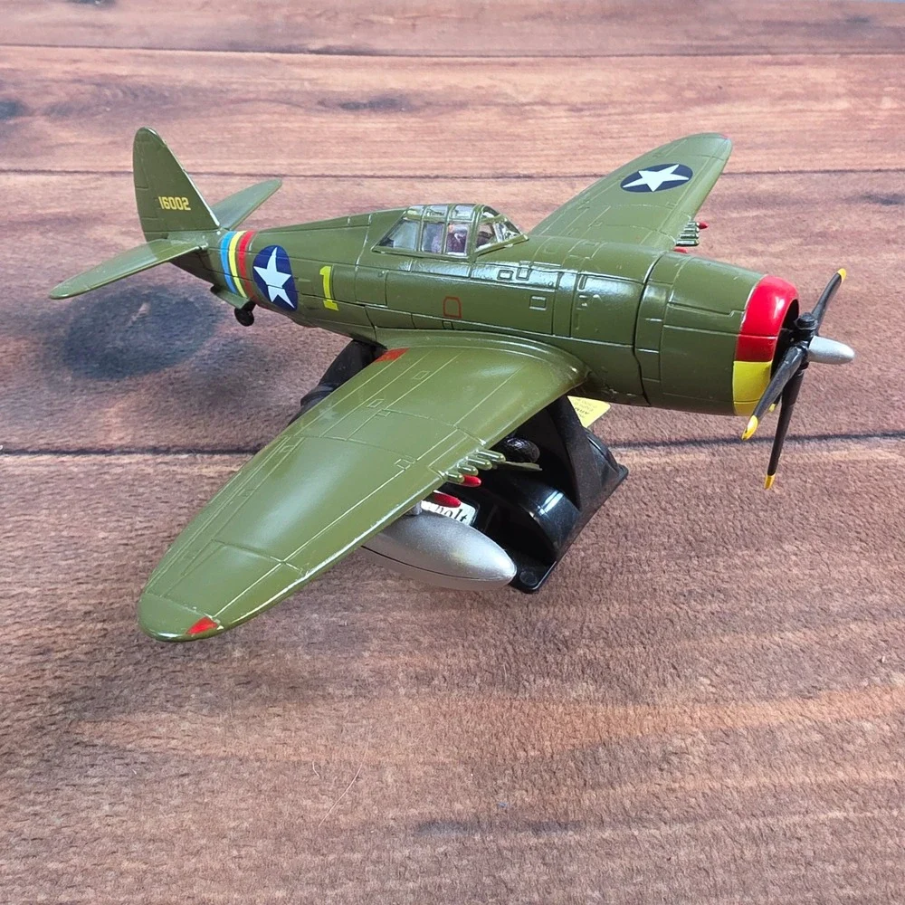 P-47 Thunderbolt Fighter Aircraft Model Green Excellent WWII Display Base